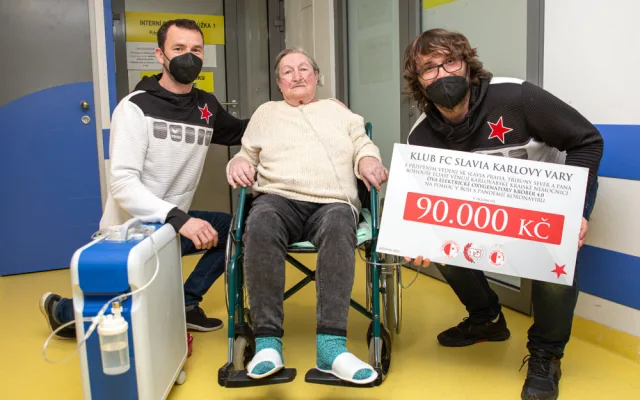 Fanoušci fotbalové Slavie kupovali virtuální pohárové vstupenky, klub peníze daroval nemocnici