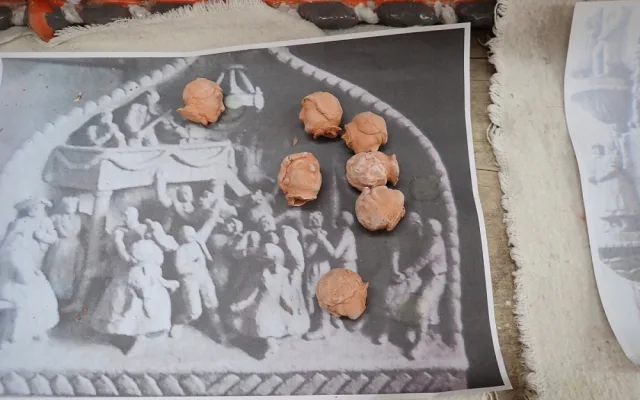 Pod rukama restaurátorů se vzácným kamnům vrací jejich původní krása