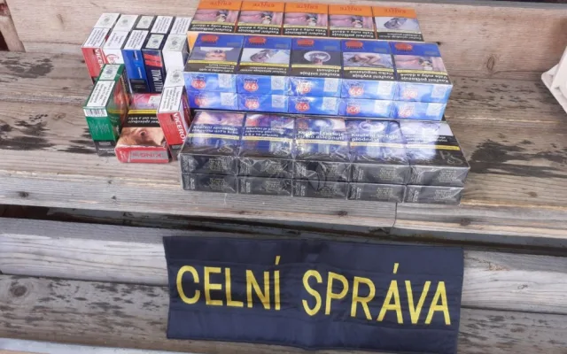Celníci kontrolovali cigaretové kolky a našli padělky textilu, hraček a drogerie