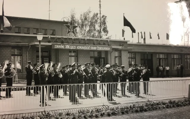 I takové akce naše letiště zažívalo - snímek z roku 1971.