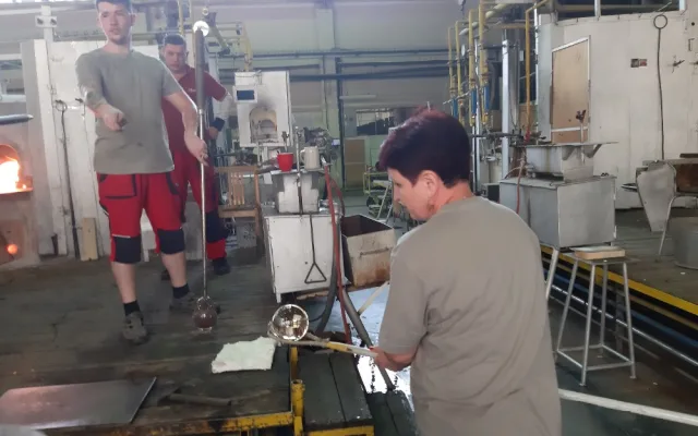 Sklárna Moser opět vyrábí filmové glóby, má novou prodejnu i expozici