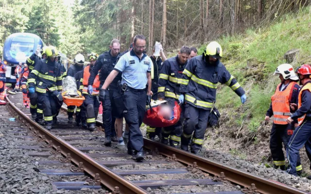 Loňskou tragickou srážku dvou vlaků měl zavinit strojvedoucí, obviněn je z obecného ohrožení z nedbalosti