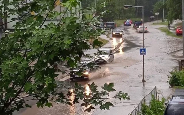 Krajem se prohanala silná bouře. Hasiči evakuovali dětský tábor u Aše