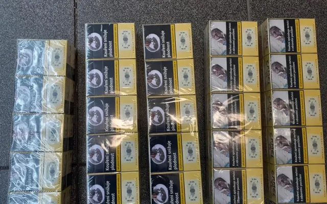 Celníci z Karlovarska našli v kamenné prodejně tisíce cigaret s neplatnými tabákovými nálepkami
