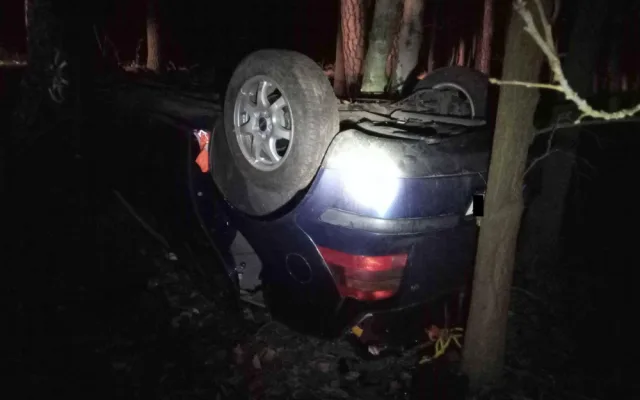 Záchranáři ošetřili dvě osoby poraněné petardami. Vrtulník vzlétal k dívce, která spadla z terasy