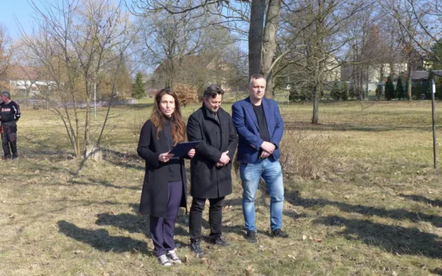 Pomník v Olšových Vratech znovu připomíná oběti dvou světových válek