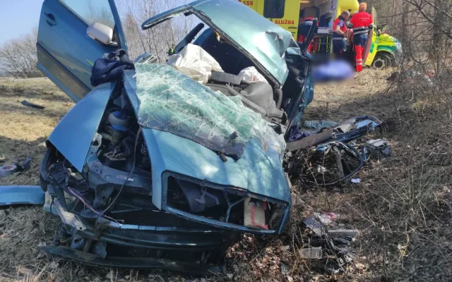 U Toužimi se srazila dvě auta, jeden člověk zemřel