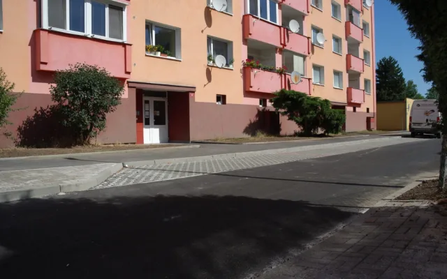Oprava ulice Lidické nábřeží v Sokolově za téměř 13 milionů korun je hotová