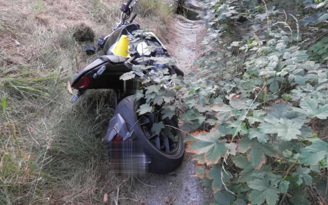 Hrozivá statistika víkendových nehod motocyklů na Karlovarsku, pro tři zraněné motorkáře přiletěl vrtulník