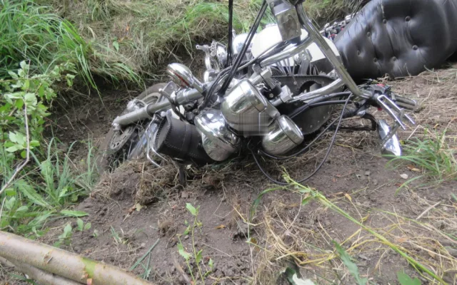 Hrozivá statistika víkendových nehod motocyklů na Karlovarsku, pro tři zraněné motorkáře přiletěl vrtulník