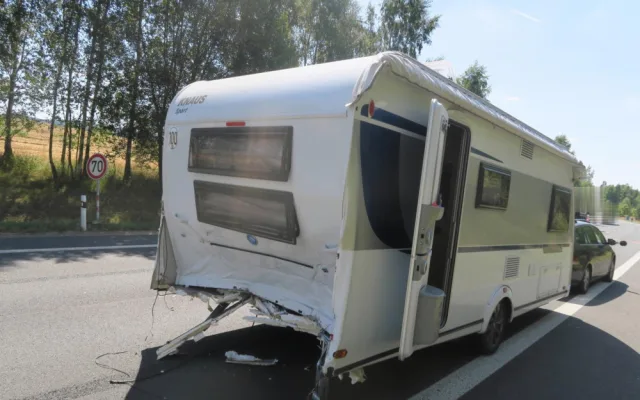 Ujel od nehody a vzápětí způsobil další. Škoda je 300 tisíc