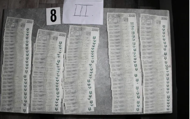 Policie zadržela na Sokolovsku dealery pervitinu, čtyři muže obvinila