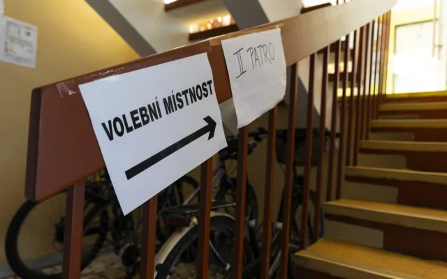 Sčítání hlasů začalo. Volební místnosti se úderem druhé hodiny uzavřely