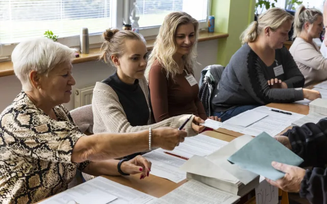 Poslední volební den začíná. Češi rozhodují o složení městských a obecních zastupitelstev.