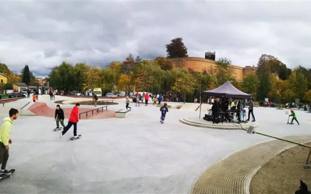 V Chebu otevřeli nový skatepark. Je nejmodernější v kraji