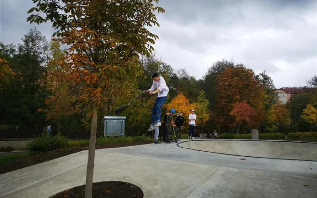 V Chebu otevřeli nový skatepark. Je nejmodernější v kraji