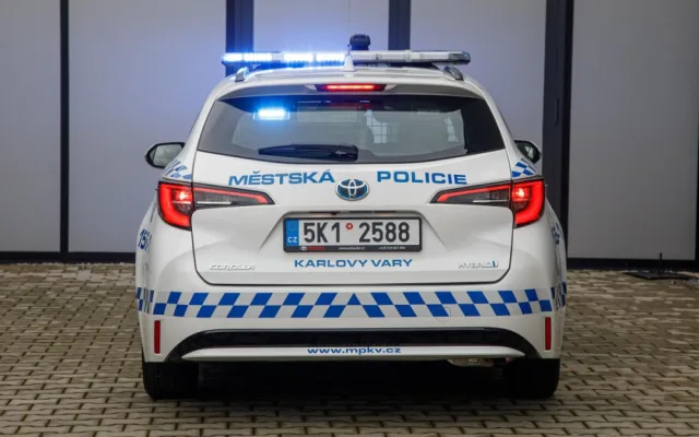 Karlovarští strážníci si udělali radost. Nakoupili si nová auta