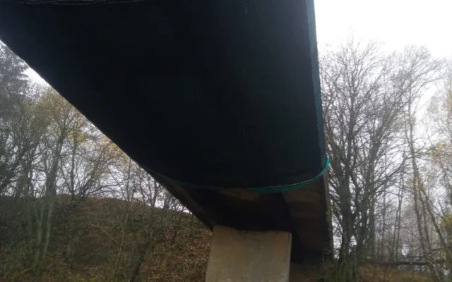 Na chátrající mosty u Stružné nad silnicí I/6 umístí ŘSD ochranné sítě