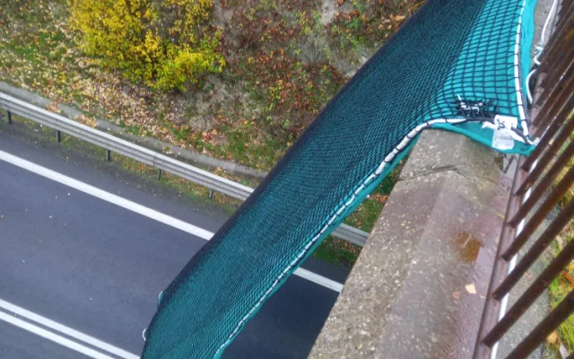 Na chátrající mosty u Stružné nad silnicí I/6 umístí ŘSD ochranné sítě