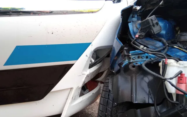 Řidička osobního automobilu se těžce zranila při střetu s linkovým autobusem