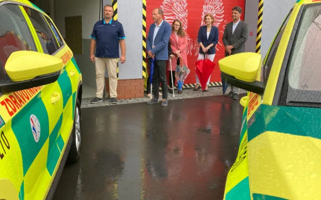 Karlovarští záchranáři dostanou 19 nových vozů. Nákup vyjde na 44 milionů korun