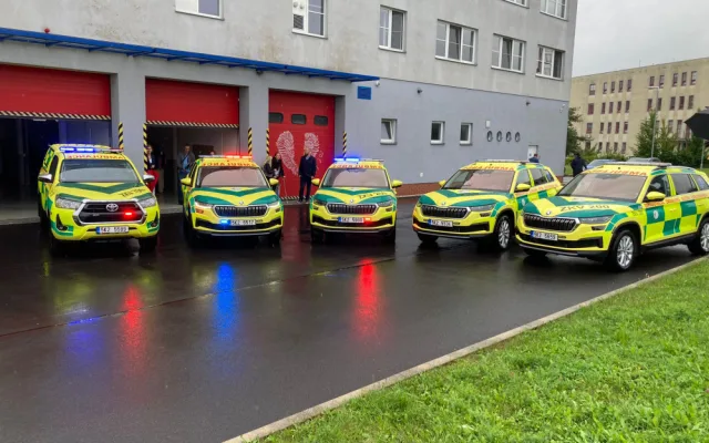 Karlovarští záchranáři dostanou 19 nových vozů. Nákup vyjde na 44 milionů korun