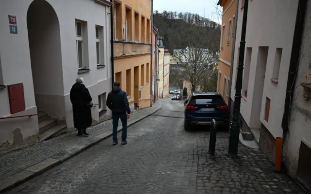 Oprava Vyšehradské v Karlových Varech skončila před termínem