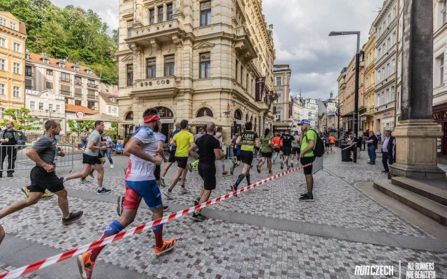 Karlovy Vary se v sobotu rozběhnou. RunCzech láká na půlmaraton i novou desítku