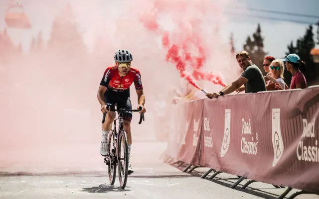 Krušné hory žily cyklistikou. Stovky cyklistů dobyly s Road Classics Klínovec