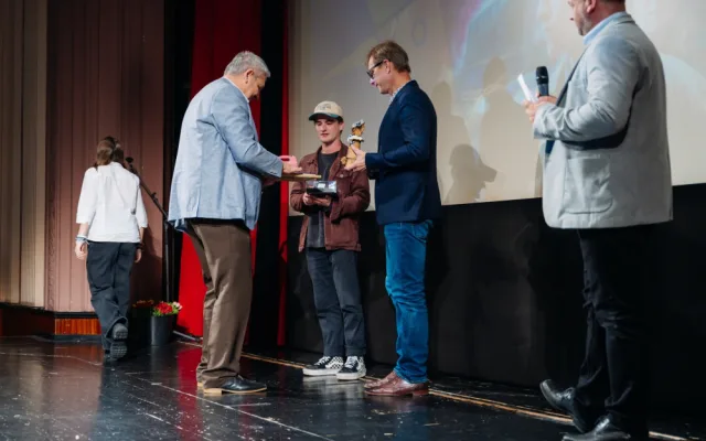Festival Oty Hofmana ocenil Amerikánku, Vlny i Smysl pro tumor
