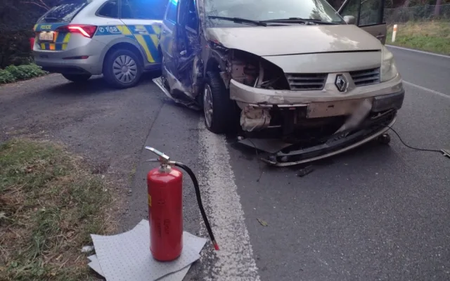 Takto dopadl osobák po střetu s hasičskou cisternou a policejním vozem
