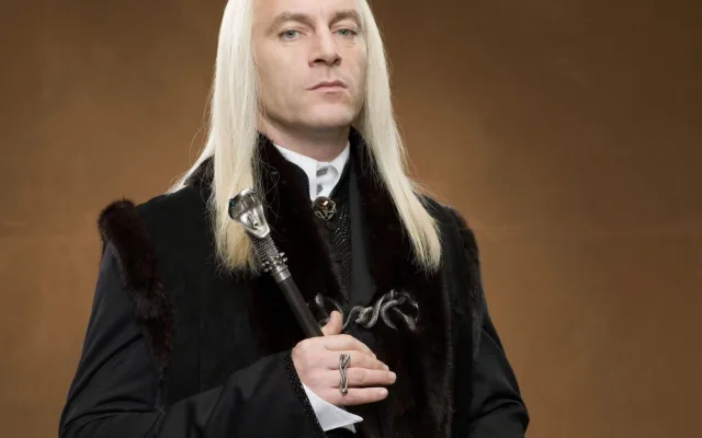 Luciuse Malfoye jsem původně vůbec hrát nechtěl, prozradil Jason Isaacs