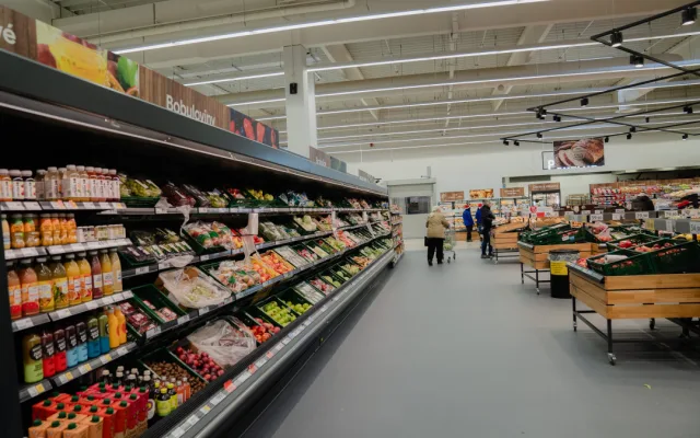 Na vánoční nákupy zve Tesco Cheb do nově zmodernizované prodejny