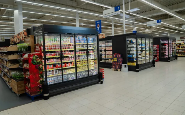 Na vánoční nákupy zve Tesco Cheb do nově zmodernizované prodejny