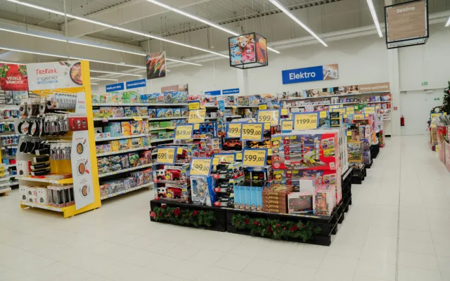 Na vánoční nákupy zve Tesco Cheb do nově zmodernizované prodejny