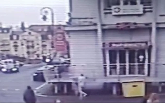 VIDEO: Bezpečnostní kamery zachytily zběsilý úprk zraněného muže z hotelu. Od té doby ho nikdo neviděl