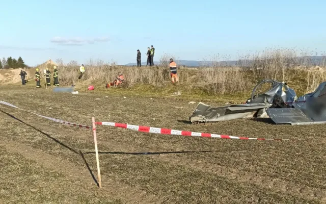 Policisté pátrají po svědcích letecké nehody, sedmasedmdesátiletý pilot na místě zemřel