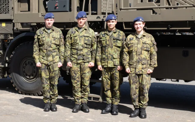 Středoškoláci ze Sokolova si jako první prohlédli moderní protiletadlový systém