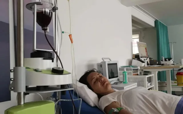 Extrémní bolest a jiskra naděje. Nemocná Radka z Olomouce bojuje s vzácnou diagnózou ve Švýcarsku