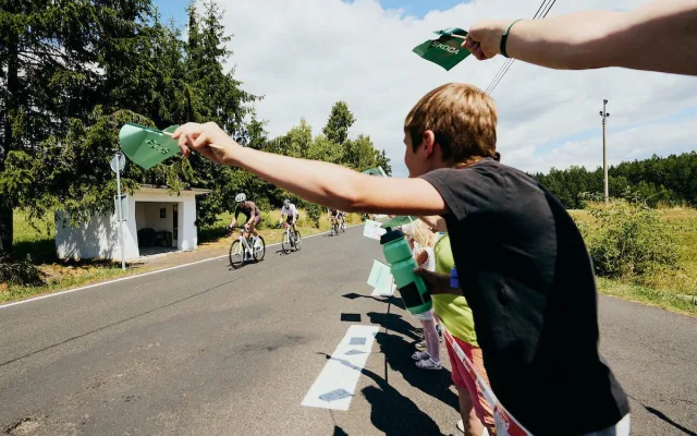Prosluněná náročná výzva. Peloton Road Classics podruhé dobyl Klínovec.