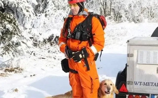 Záchranář Pavel pomáhal po tornádu i výbuchu, pak ochrnul. Bez rampy teď nemůže domů