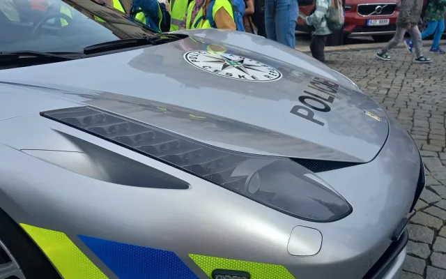 FOTO: Policejní ferrari poutalo pozornost. Řídit ho smí jen tři lidi v republice