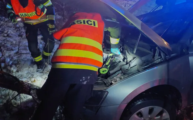 Silvestrovská noc zaměstnala hasiče. V Karlovarském kraji řešili desítky událostí