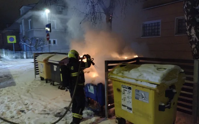 Silvestrovská noc zaměstnala hasiče. V Karlovarském kraji řešili desítky událostí