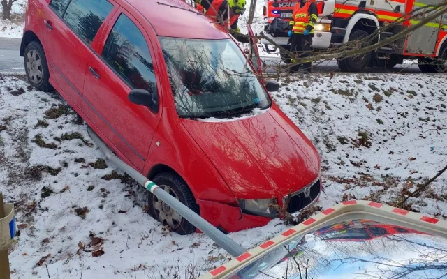 Tři dopravní nehody zaměstnaly záchranáře a hasiče v kraji