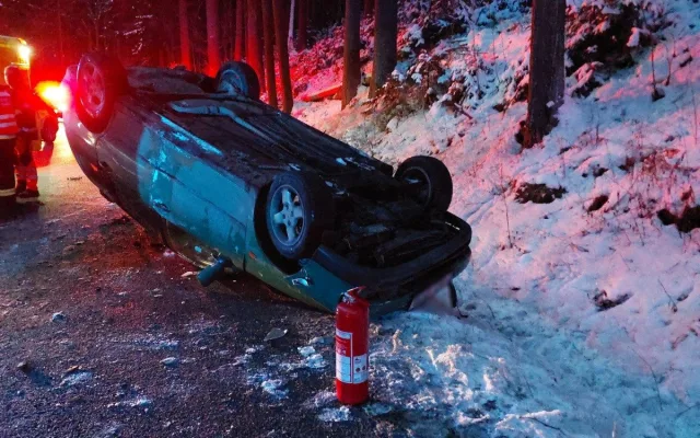 Tři dopravní nehody zaměstnaly záchranáře a hasiče v kraji
