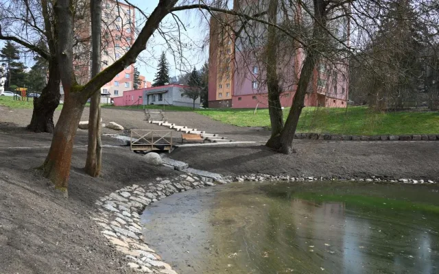 Drahovický rybníček v Karlových Varech se proměnil, otevře se v květnu