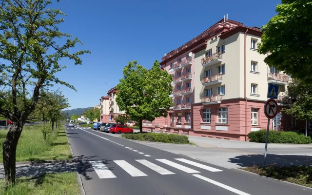 Ostrov pokračuje v obnově Hlavní třídy. Druhá etapa přinese květinové záhony
