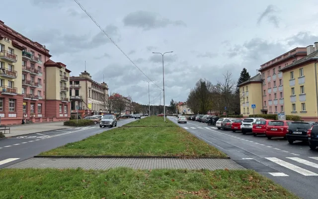 Ostrov pokračuje v obnově Hlavní třídy. Druhá etapa přinese květinové záhony