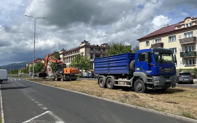 Ostrov pokračuje v obnově Hlavní třídy. Druhá etapa přinese květinové záhony
